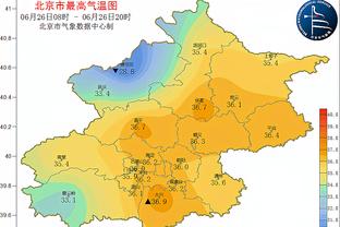 效率低！里夫斯13投仅4中拿到11分出现3失误 三分9中2